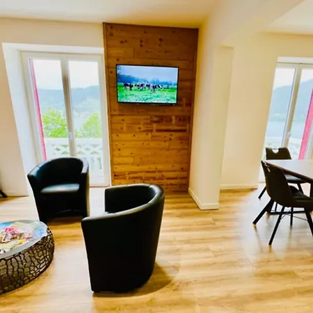 Spacious Nest Facing Lake ジェラールメ