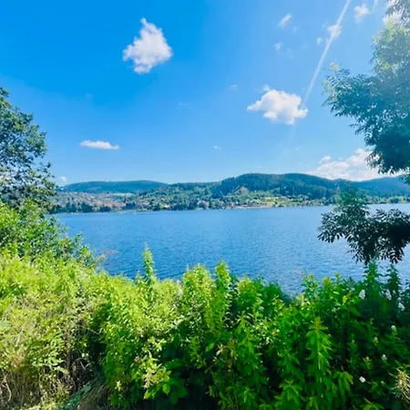 Spacious Nest Facing Lake * ジェラールメ