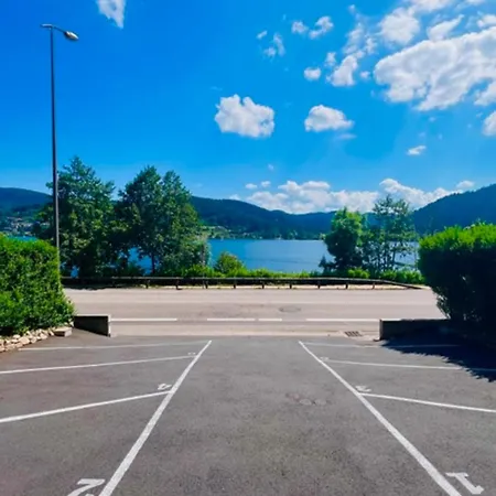 Spacious Nest Facing Lake *