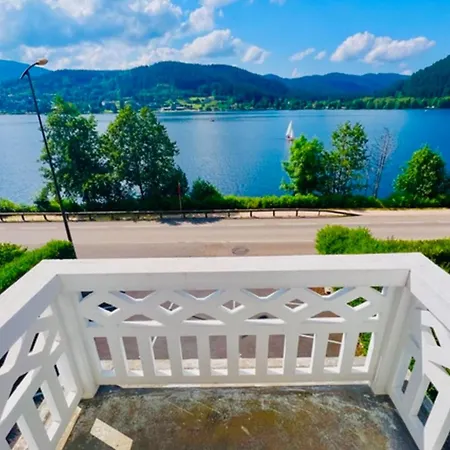 Spacious Nest Facing Lake *